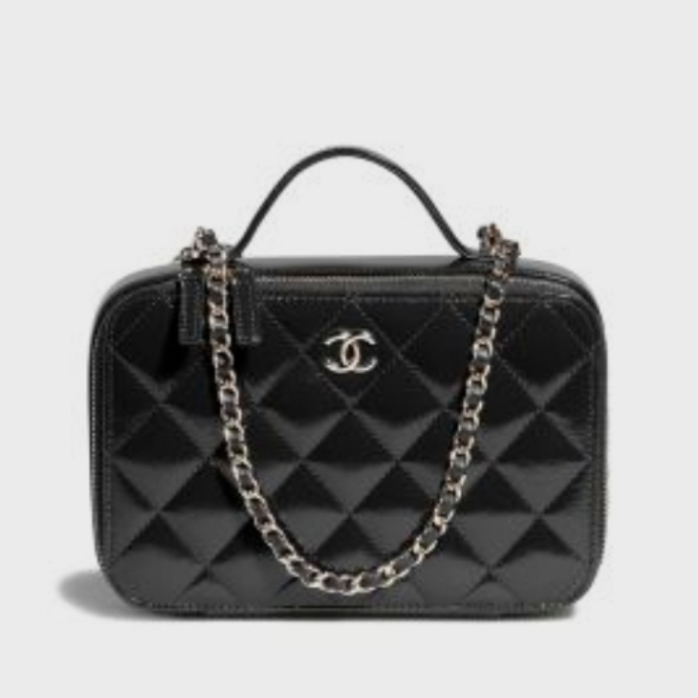Chanel vanity Case GOLD M.  22B.